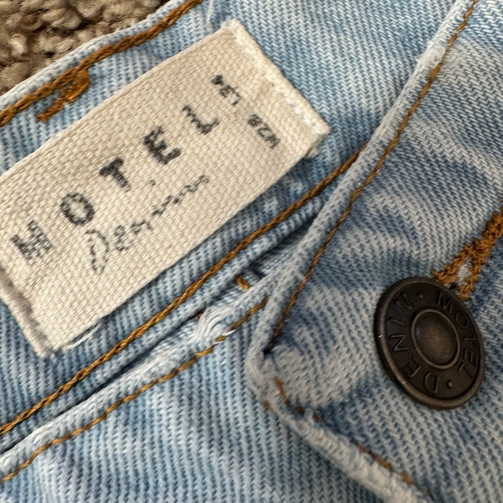 Motel Rocks Roomy Extra Wide Low Rise Jeans In Extreme Light Blue Wash - Picture 6 of 6
